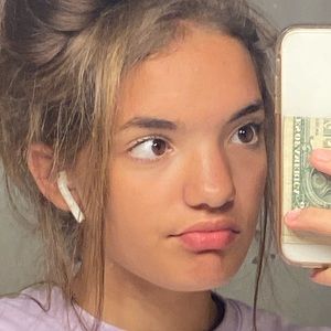 Meet your Posher, Adriana